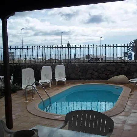 Puerto Del Carmen Sleeps 6 Pool Wifi Villa Puerto del Carmen (Lanzarote)