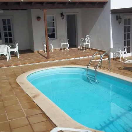 Puerto Del Carmen Sleeps 6 Pool Wifi Villa Puerto del Carmen (Lanzarote)